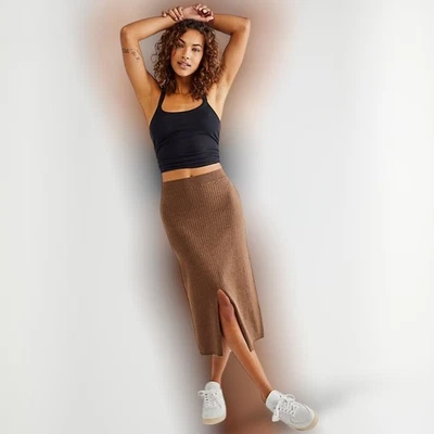 Falda midi FREE PEOPLE Skyline tejida acanalada con abertura frontal coqueta elástica marrón Foto 1 de 4