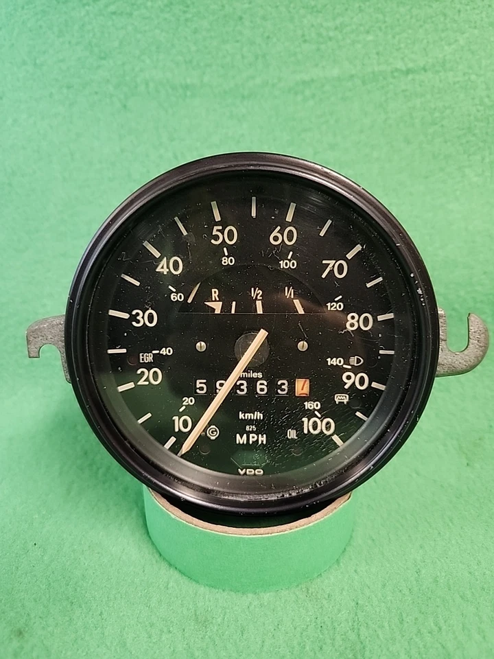 1976 Volkswagen Beetle velocímetro MPH quilômetros 113957013E datado 11/75 VW Bug  - Imagem 1 de 4