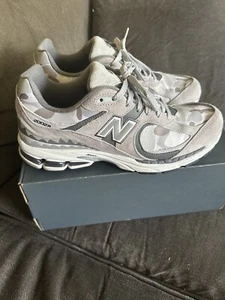 New Balance x BAPE 2002R 'Apes Together camuflaje gris fuerte' M2002RBG 11,5 usado - Imagen 1 de 9