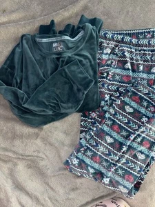 Muk Luks Size T3X Loungewear Set, Top Green , Bottom Multicolor Print . Velour - Picture 1 of 5