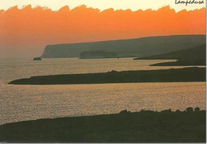 CARTOLINA SICILIA LAMPEDUSA ISOLE PELAGIE COSTA E ISOLA DEI CONIGLI TRAMONTO - Imagen 1 de 1