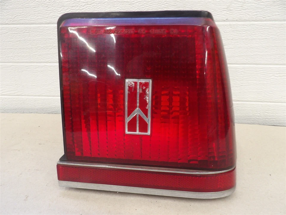 RH PASSENGER SIDE TAILLIGHT ASSEMBLY OLDSMOBILE FIRENZA 1982-84 4DR SEDAN chrome - Image 1 of 4