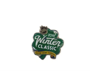 2019 NHL Hockey Winter Classic Bruins Blackhawks Lapel Pin - Bild 1 von 2