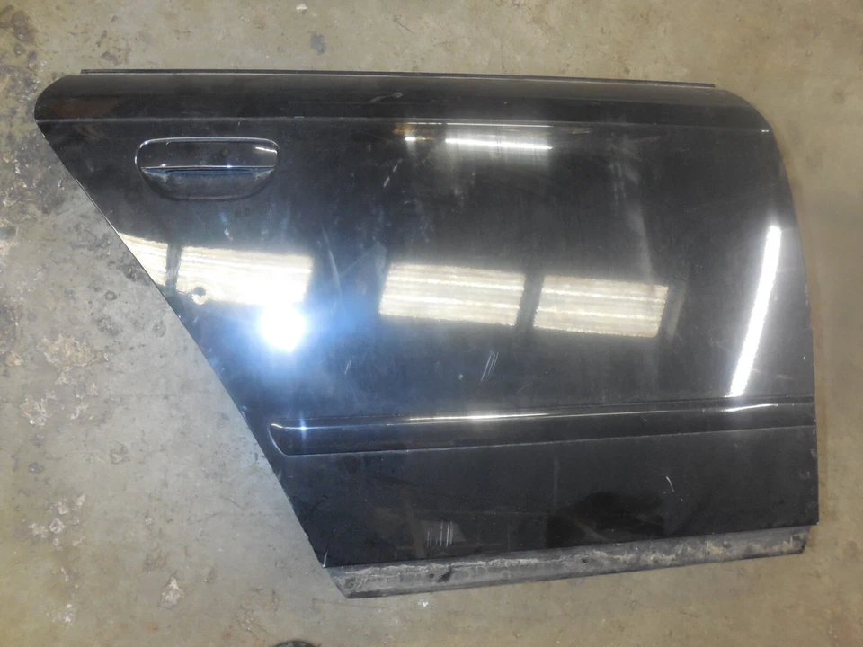 Carcasa de puerta trasera derecha pasajero negra AUDI A6 Quattro 2005-2011 panel de carrocería Foto 1 de 4
