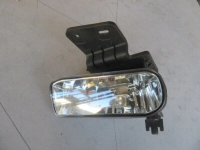 2000-2006 Chevy Tahoe Suburban Foglight Bumper Fog Lamp Left Driver Side Keyston - Image 1 of 4