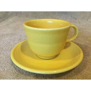 Fiesta Ware - Taza de café o té con platillo - Nueva - Retirada - Amarillo girasol - Imagen 1 de 3