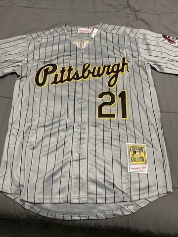 Roberto Clemente Jersey Medium Sz 40 Classic Cover