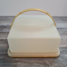 Vintage Tupperware Kwadratowy uchwyt na ciasto 1241 z uchwytem 11x11x5 Żółta taca do przechowywania