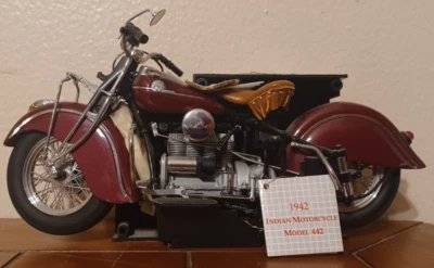 FRANKLIN MINT 1942 INDIAN Motorcycle 442. 1/10 Scale With Tag - Image 1 of 4