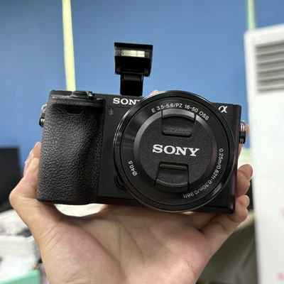 Cámara digital Sony Alpha a6500 sin espejo con lente OSS de 16-50 mm negra - 95 % nueva Foto 1 de 4