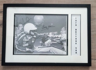 Daytona 500 1979 firmada lucha 8x10 foto firmada por Allison y Yarborough Foto 1 de 4