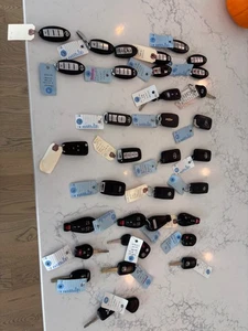 33 used automotive key fob oem - Picture 1 of 5