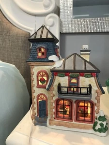 longrich ltd 1999. vintage lighted house with inset. comes with light. electric - Picture 1 of 9