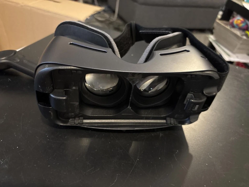 Samsung Gear VR Virtual Reality Headset with Controller - Image 1 of 4