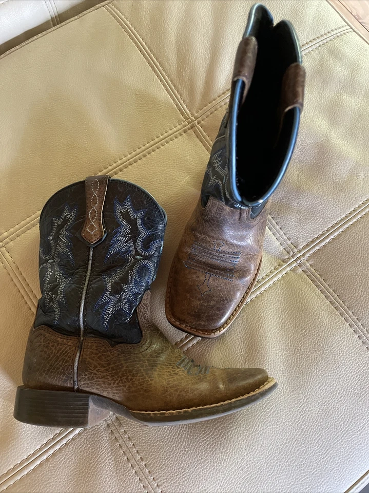 Botas caubói ocidentais Ariat Youth Boys biqueira quadrada 12,5 couro marrom azul - Imagem 1 de 1