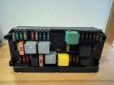 Mercedes-Benz C180 C-Klasse W204 Sicherungskasten SAM Vorne A2129003314 - Bild 1 von 4