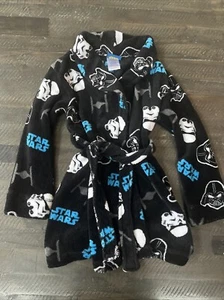 BOYS STAR WARS SIZE 5 Black STAR WARS PLUSH ROBE WITH BELT 100% POLYESTER - Picture 1 of 3