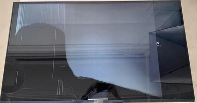 Умный монитор LG (43SQ700S) -43-дюймовый 4K UHD белый *поврежден* - Изображение 1 из 4