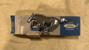 1967 Great Find NOS OEM Ford Mustang Grill Horse Emblem - Bild 1 von 2