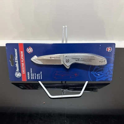 NEW Smith & Wesson Executive Platinum Frame Lock Stainless Folding Pocket Knife - Image 1 of 4
