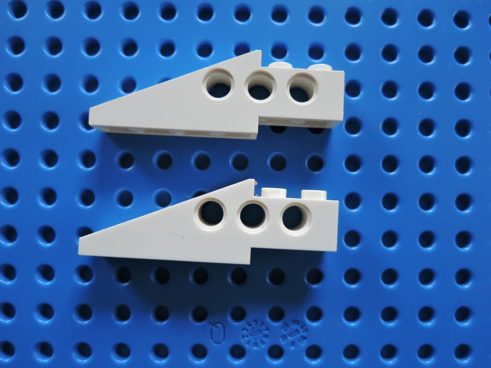 LEGO 2 x Technic Lochbalken 2744 schräg 3 Löcher weiß 9748 8824 8480 9493 - Bild 1 von 1