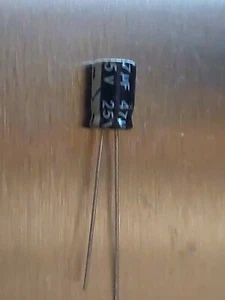 47uf 25v mini 5x7 elektrochemischer kondensator miniatur 105 grad 47 uf 25v - Bild 1 von 5
