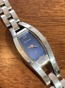 Fossil F2 Womans Watch Silver Tone Stainless Steel ES-9387 Works w New Battery - Picture 1 of 7