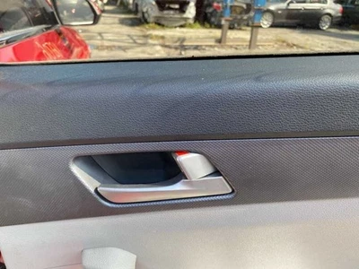 Manija interior puerta pasajero trasero derecho 2015 16 17 Hyundai Sonata Foto 1 de 4