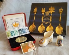 Queen Elizabeth Gold Coin Spoons Set Stamp Signed Bona China Thimble Boot Old UK