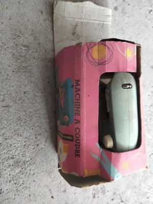 machine à coudre enfant ancienne - Photo 1/4