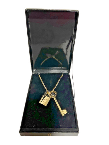 UNDERCOVER NUOVA collana Victoria's Secret scandalosa lunga oro lucchetto e portachiavi prezzo al dettaglio consigliato $78