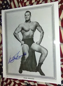 KILLER KOWALSKI WRESTLING SIGNED 8X10 BW PHOTOGRAPH. LIFETIME COA.  WRESTLER. - Picture 1 of 3