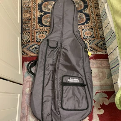 Stringers 1/2 size Soft Padded Cello Case Great Condition  with Straps - image 1 of 4