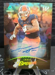 2023 Luminance Football Chase Brown Rookie Auto /350 (RC) Bengals Illinois #134 - Foto 1 di 4