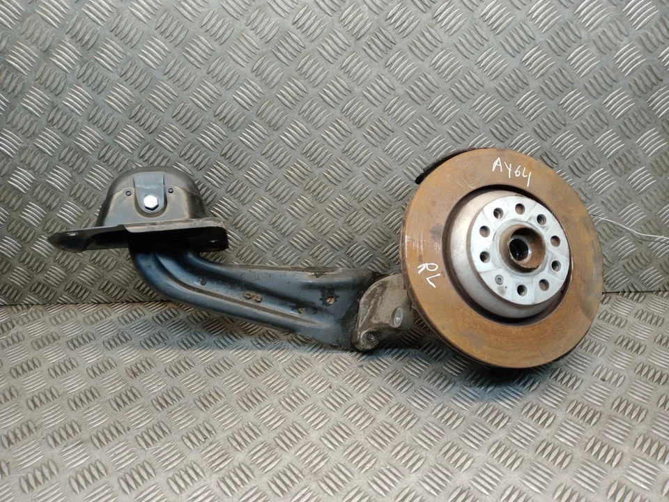 Buje trasero izquierdo volkswagen golf gti gasolina 4x4 5q0505435j mk7 2013-2020 Foto 1 de 4