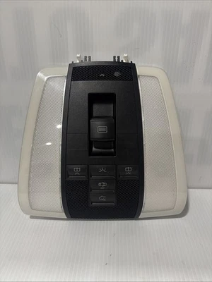 08-14 Lámpara de luz domo delantera Mercedes-Benz W204 C300 C250 2048209701 OEM Foto 1 de 4