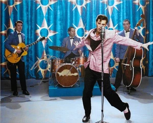 FOTO 8X10 FIRMADA POR AUSTIN BUTLER 'ELVIS' ELVIS PRESLEY REY DEL ROCK/ROLL *CERTIFICADO DE AUTENTICIDAD 1 - Imagen 1 de 1