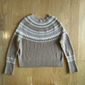 J. Suéter Crew 100 % cachemir tostado y blanco cuello redondo après esquí patrón Fair Isle - Imagen 1 de 5