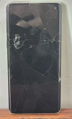 Samsung S10 Light Blue - Damaged/Spares/Repairs - Cracked Screen - Image 1 of 3