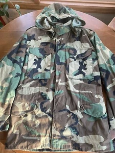 Vintage US Army Woodland Camo Field Jacket Coat Cold Weather Small Long mit Kapuze - Bild 1 von 9