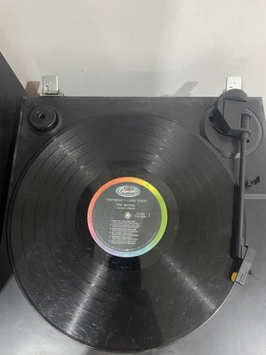 THE BEATLES - Yesterday And Today (T-2553) - ORIGINAL VINYL LP. - Image 1 of 3