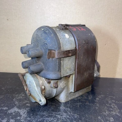 Piezas de tractor IHC Farmall F4 Magneto antiguas McCormick Deering  Foto 1 de 4