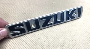 Suzuki T500 T 500 Titan Gas Fuel Tank Badge Emblem - Foto 1 di 7