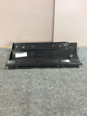 Ford Transit-150 2015-2019 panel inferior KK3Z-6110128-A Foto 1 de 4