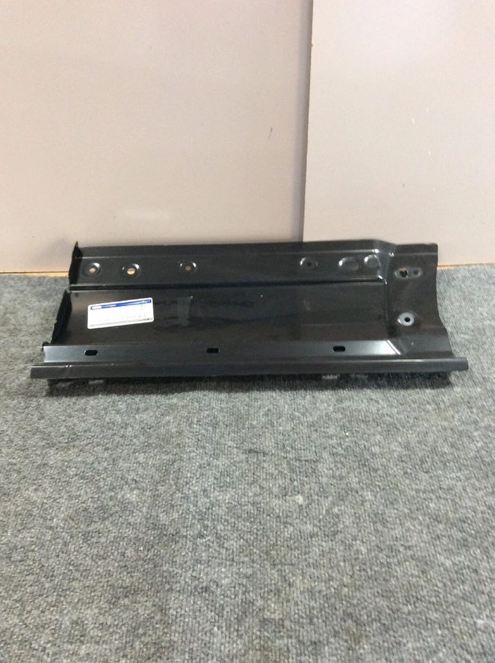 Ford Transit-150 2015-2019 panel inferior KK3Z-6110128-A Foto 1 de 4