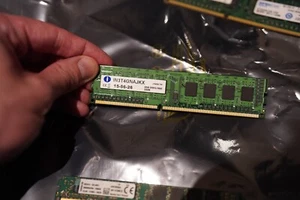 Integral 4GB DDR3 PC3-12800 1600MHz unbuffered NONECC DIMM IN3T4GNAJKX - Picture 1 of 1