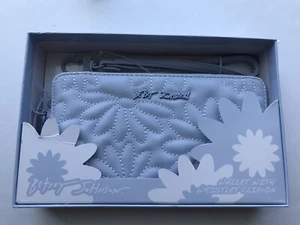 BETSEY JOHNSON BLUE QUILTED DAISY ZIP AROUND WALLET/WITH WRISTLET CLIP ON NIB - Picture 1 of 9