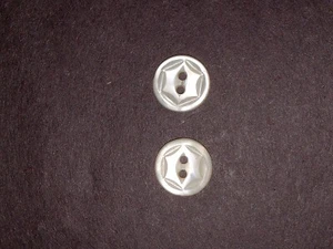 antique carved mother of pearl buttons set of 2 - Picture 1 of 2