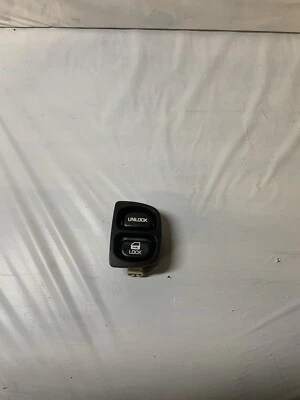 1996 1997 1998 1999 2000 2001 2002 SL SC SW 1 2 Saturn interruptor de trava de porta direita - Imagem 1 de 3