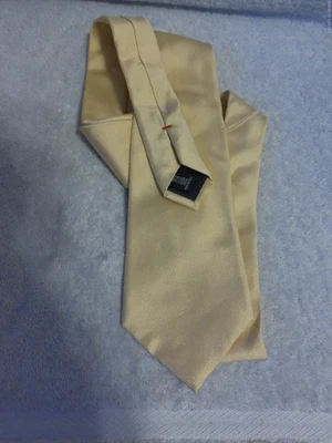 MOSCHINO CORBATA HOMBRE NUEVA HECHA EN ITALIA AMARILLO PÁLIDO 100% Seda Foto 1 de 4